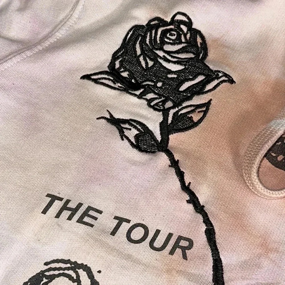 SHAWN MENDES EMBROIDERED MERCH THE TOUR CONCERT PULLOVER SWEATSHIRT MED - Picture 4 of 12